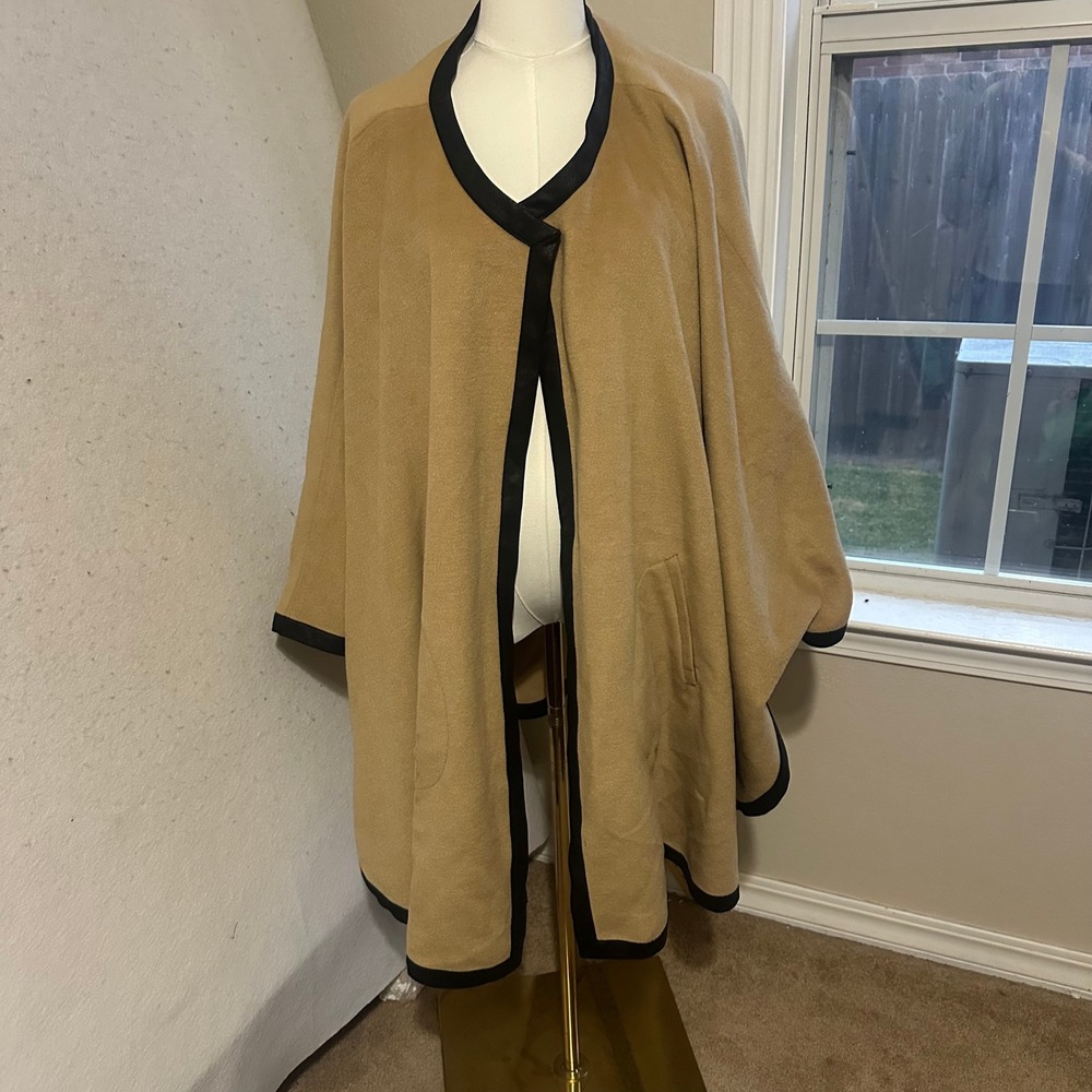 Soft Surroundings Camel Tan Cape Open Front‎ Black Trim Pockets Medium 24333
